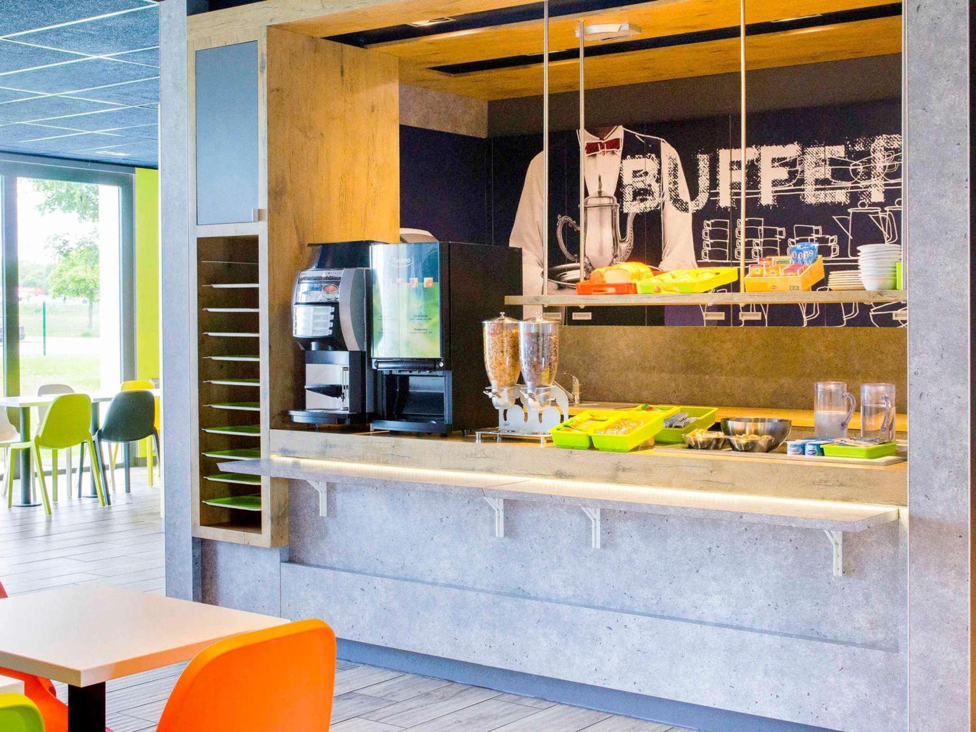 Ibis Budget Montceau Les Mines Eksteriør billede